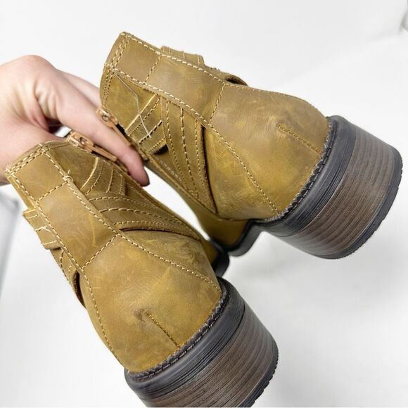 Clarks Brown Leather Ankle Boot Nubuck Leather Size 8.5 - Picture 6 of 9